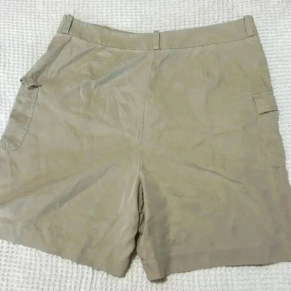 Calvin Klein Woman’s Tan Shorts Z4 - Picture 2 of 5